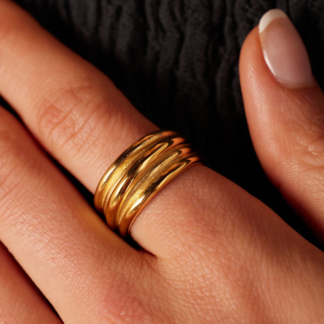 Ring aus Edelstahl, vergoldet, mit Rippenstruktur, klein