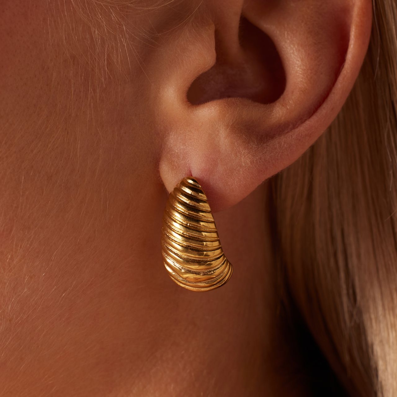 Stainless steel goldplated oorhangers chunky twist voor dames