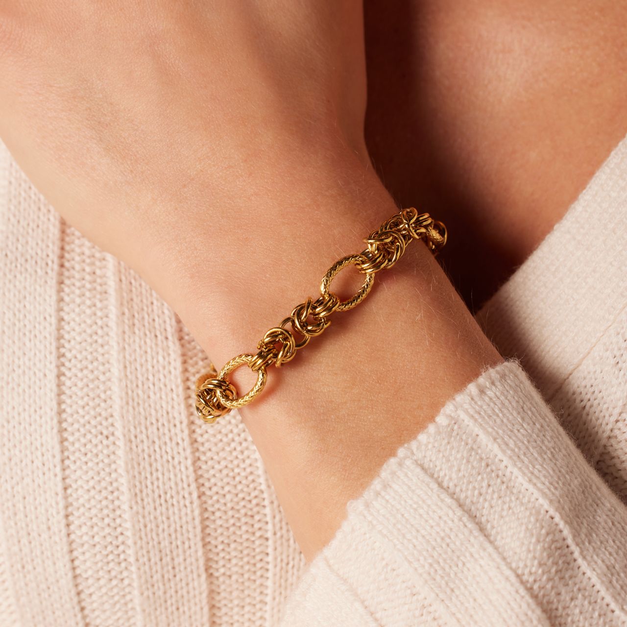 Stainless steel goldplated armband met bewerking