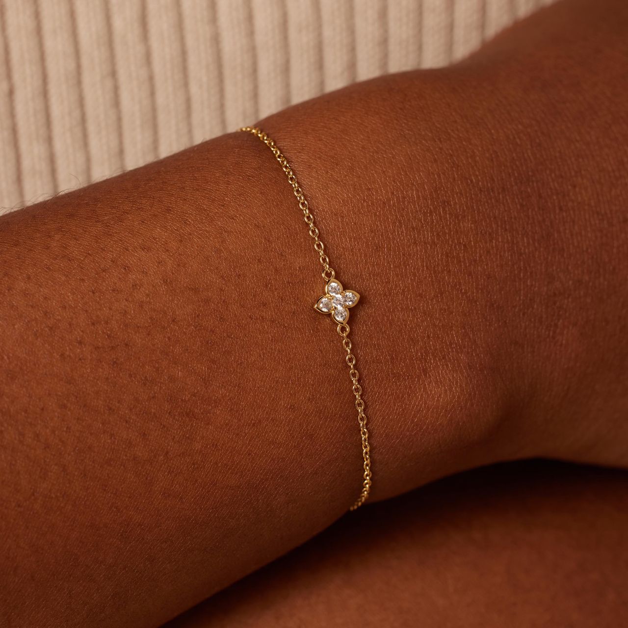 Zilveren goldplated armband klaver met zirkonia voor dames