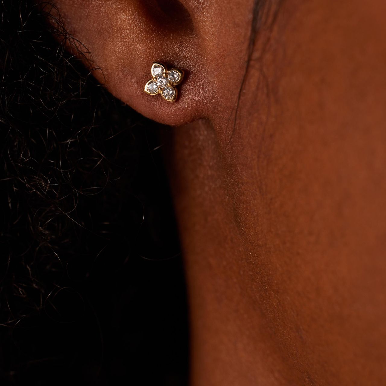 Zilveren goldplated oorknoppen bloem zirkonia