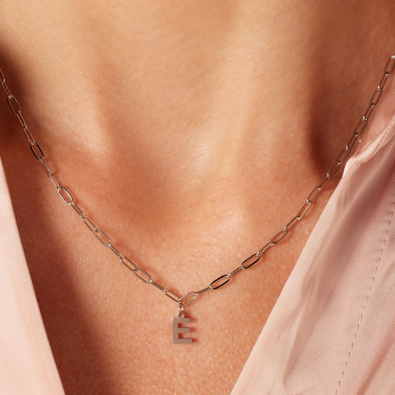 Stainless steel ketting closed forever met letter E