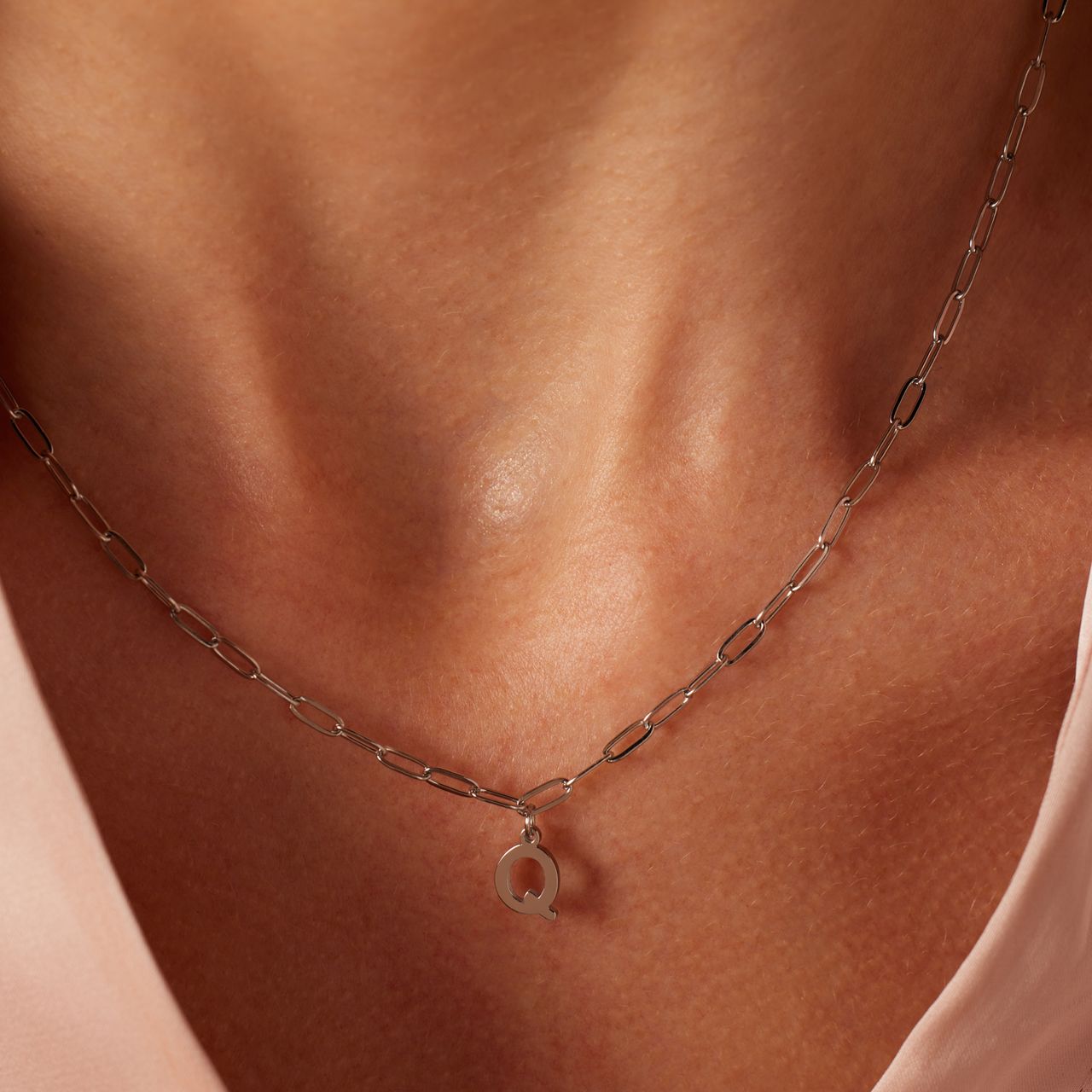 Stainless steel ketting closed forever met letter Q