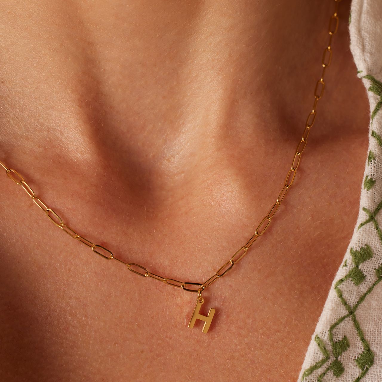 Stalen goldplated ketting closed forever letter H