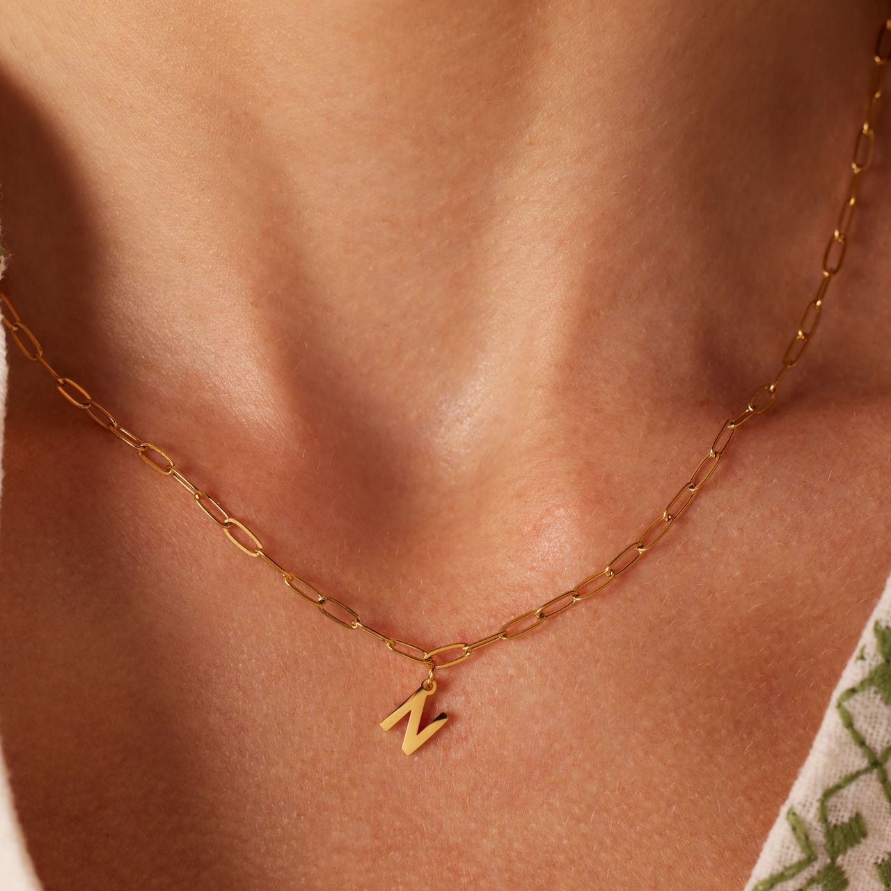 Stalen goldplated ketting met hanger letter N voor dames