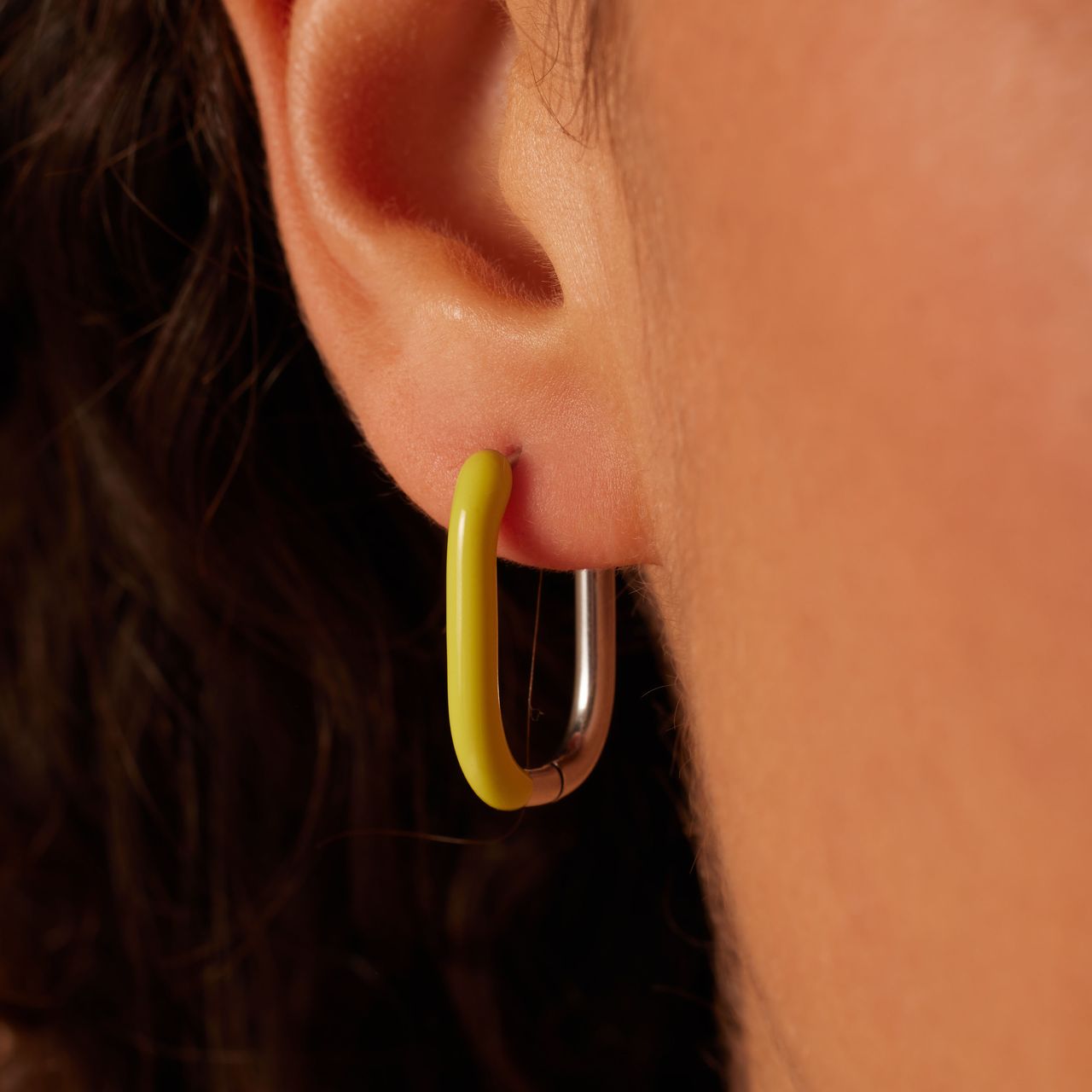 Myla stainless steel oorringen met lime emaille voor dames