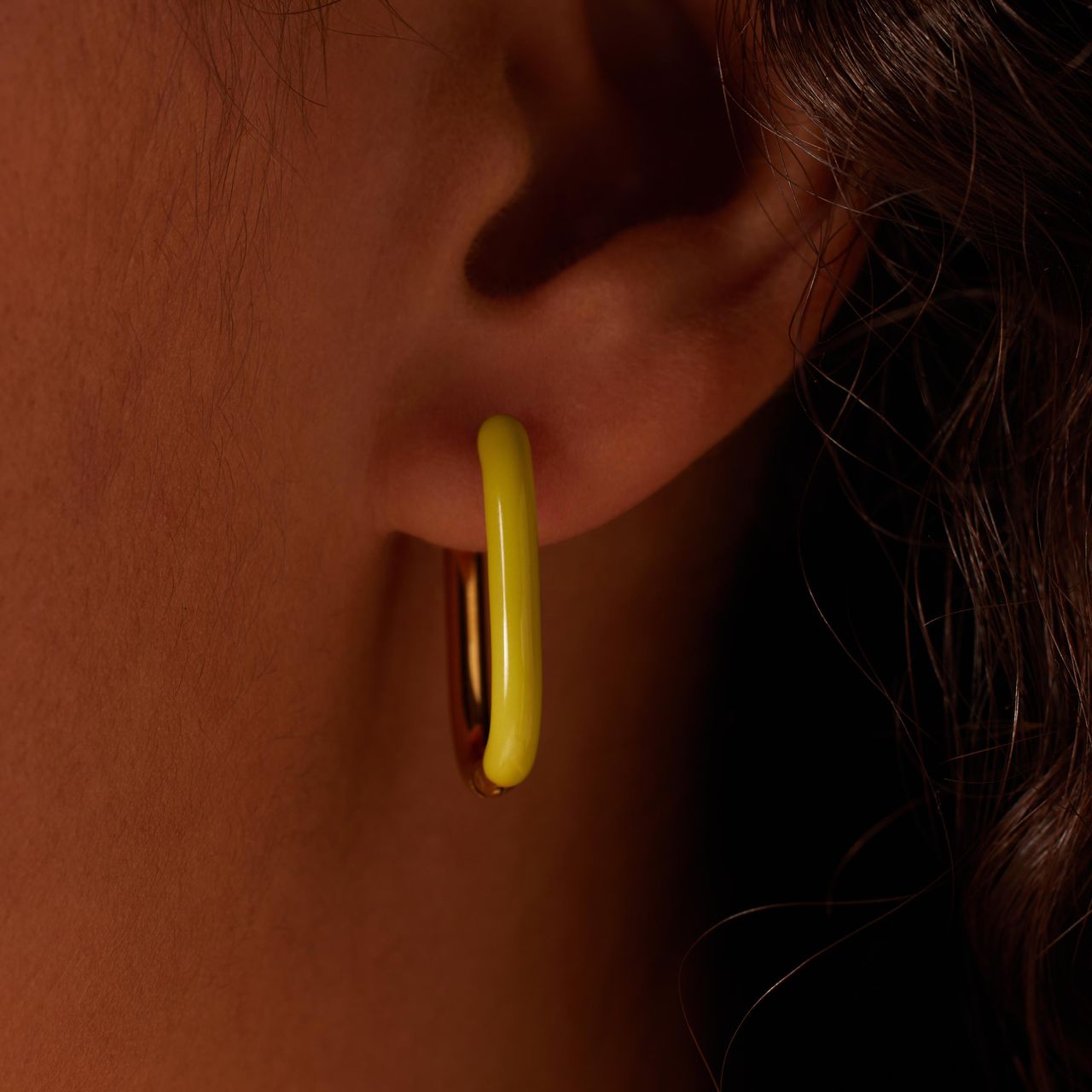 Myla stainless steel goldplated oorringen met lime emaille voor dames