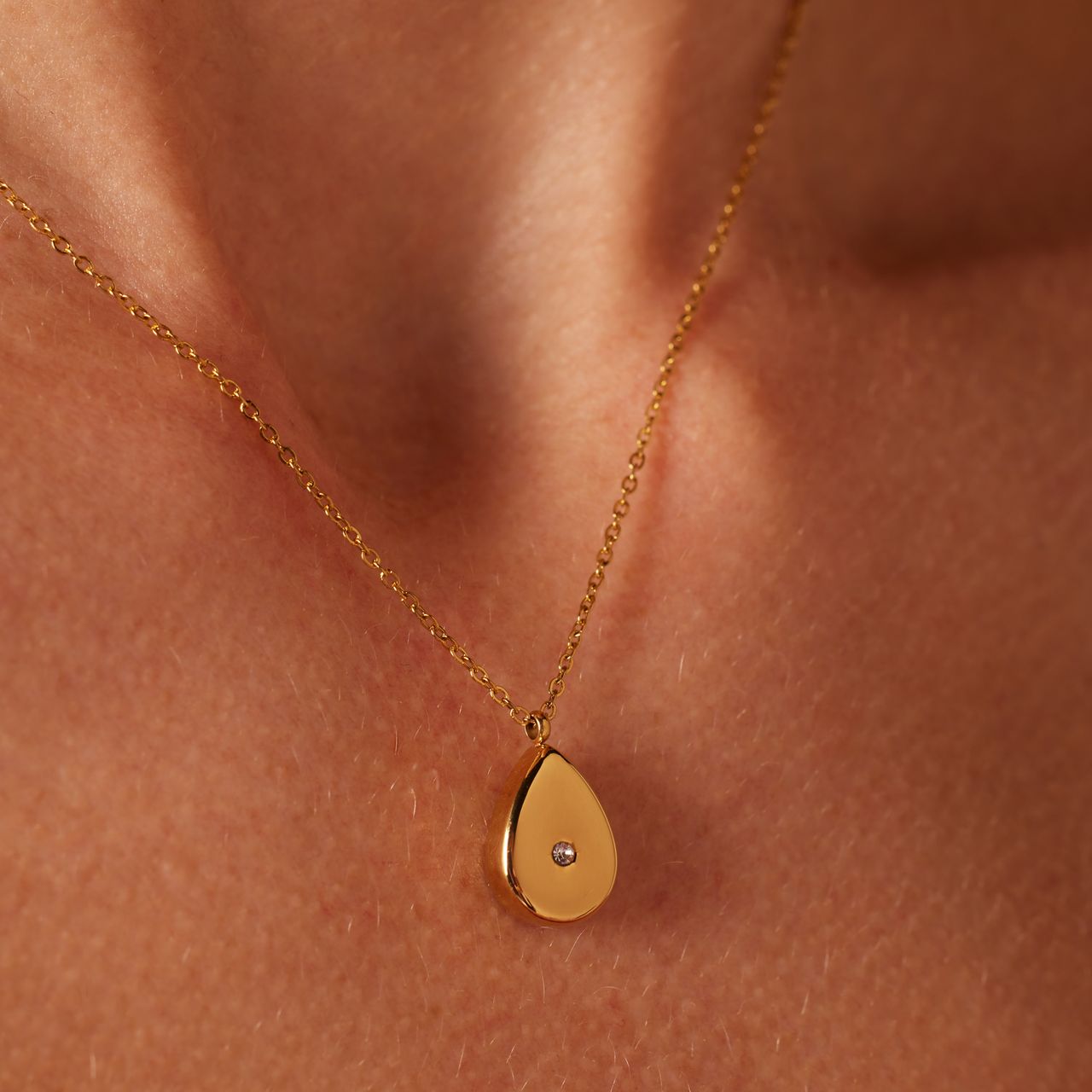 Stalen goldplated ketting met hanger druppel met zirkonia voor dames