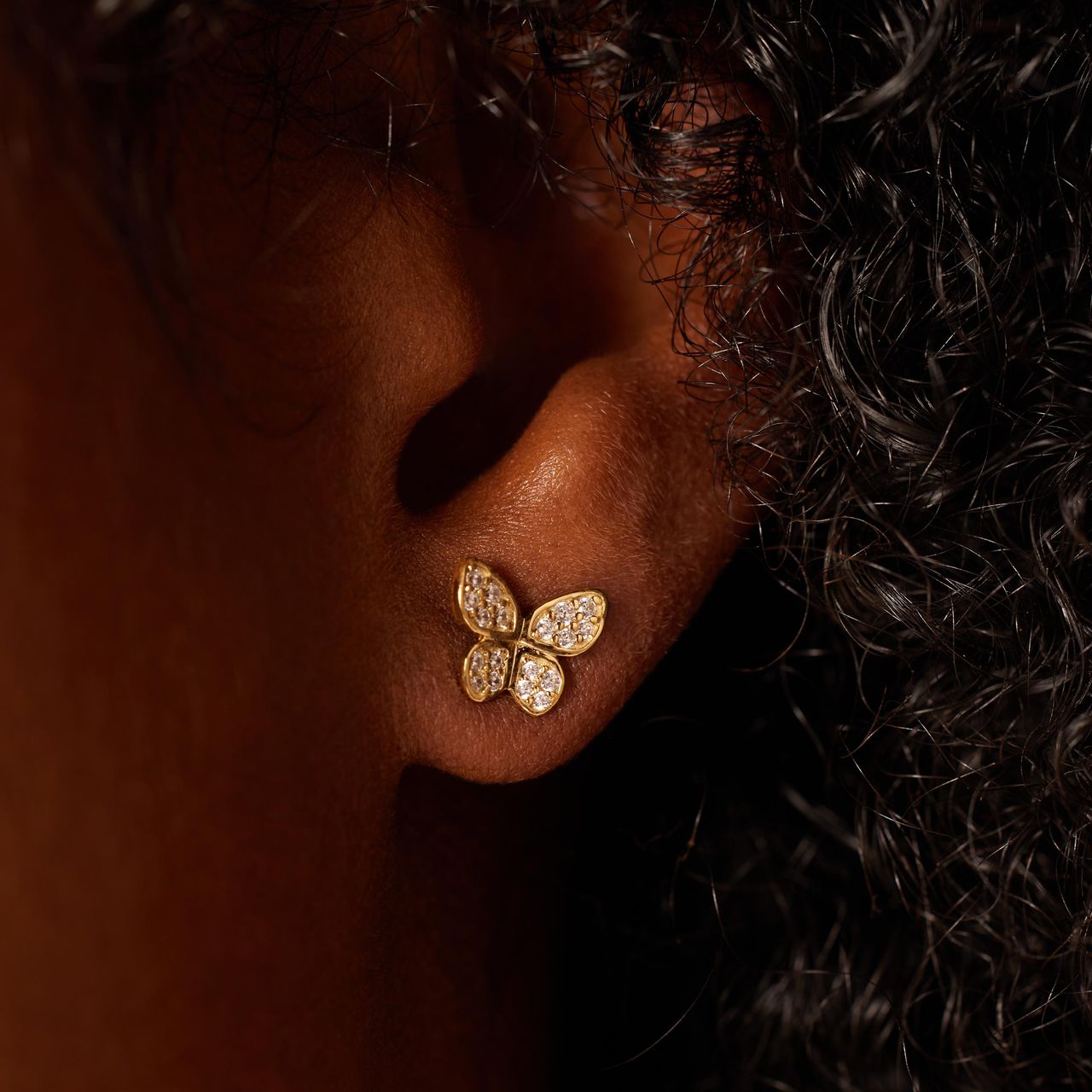 Zilveren goldplated oorknoppen vlinder zirkonia voor dames