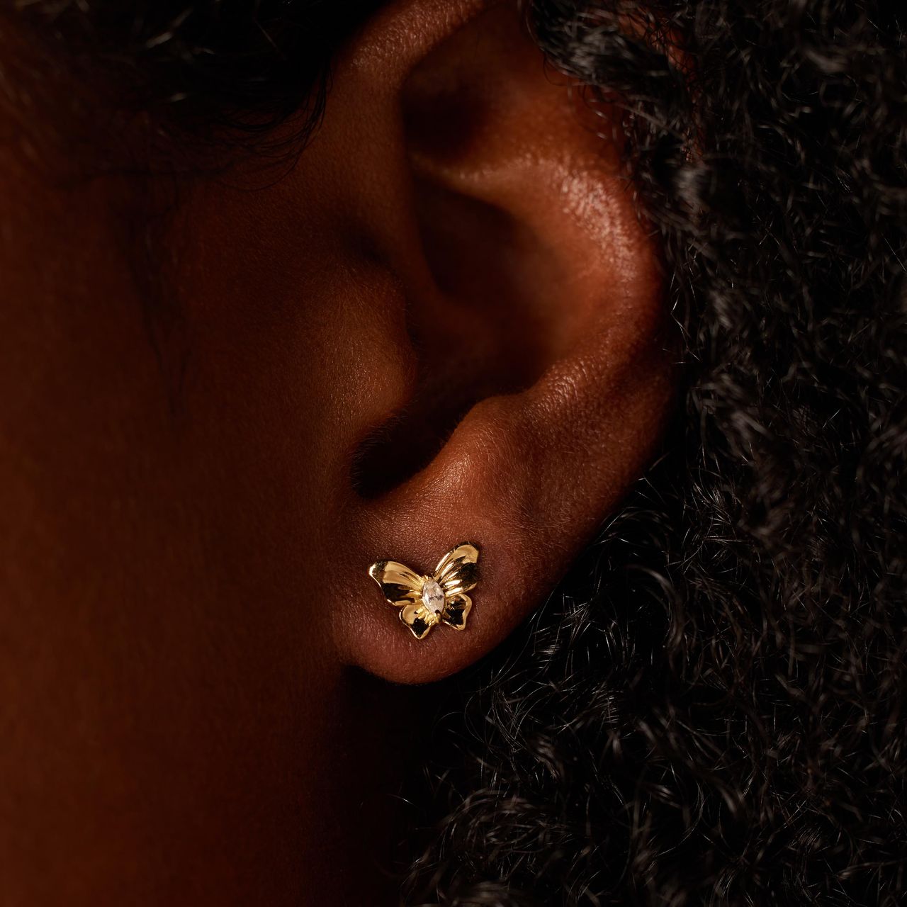 Zilveren goldplated oorknoppen vlinder met zirkonia voor dames