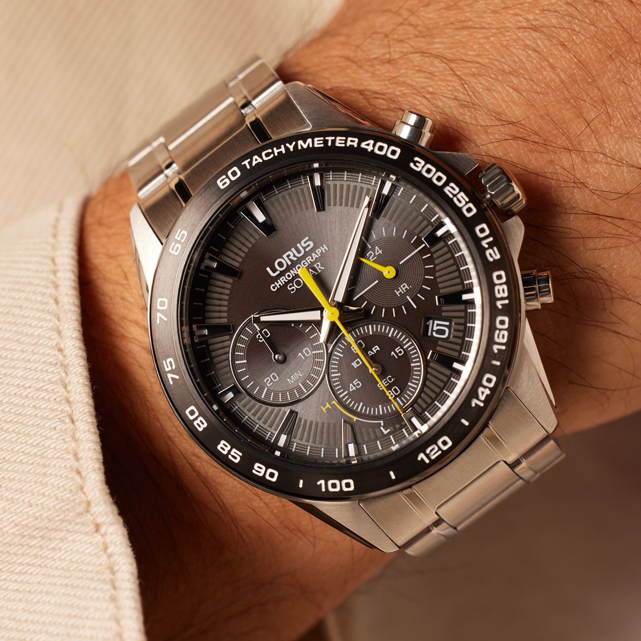 Lorus Solar-Herrenuhr mit Armband aus Edelstahl RZ507AX9