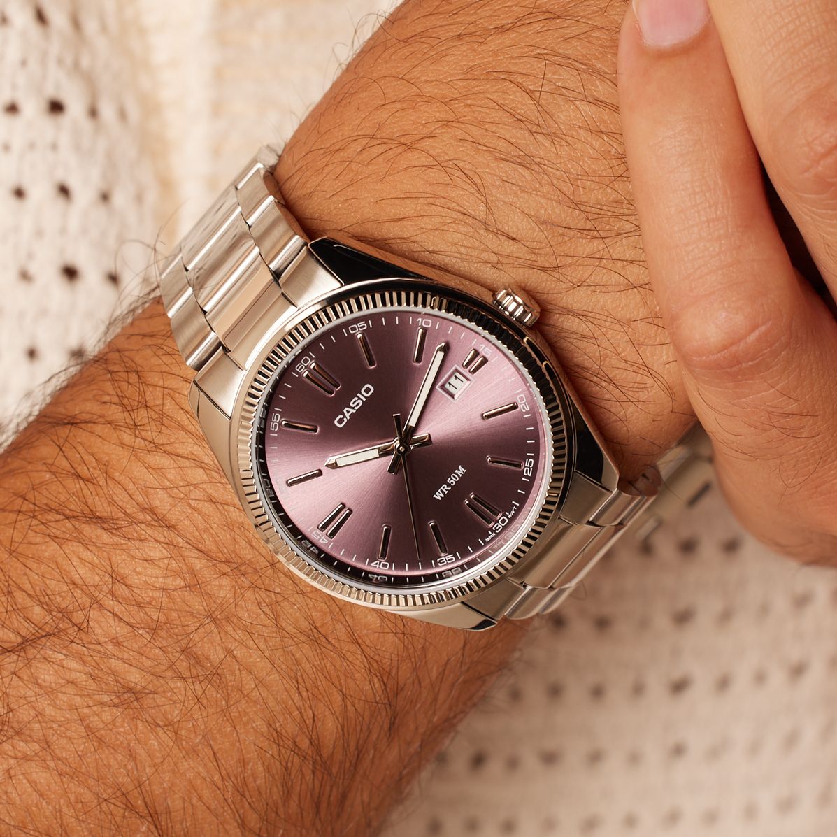 Casio Armbanduhr mit lila Zifferblatt MTP-1302PD-6AVEF