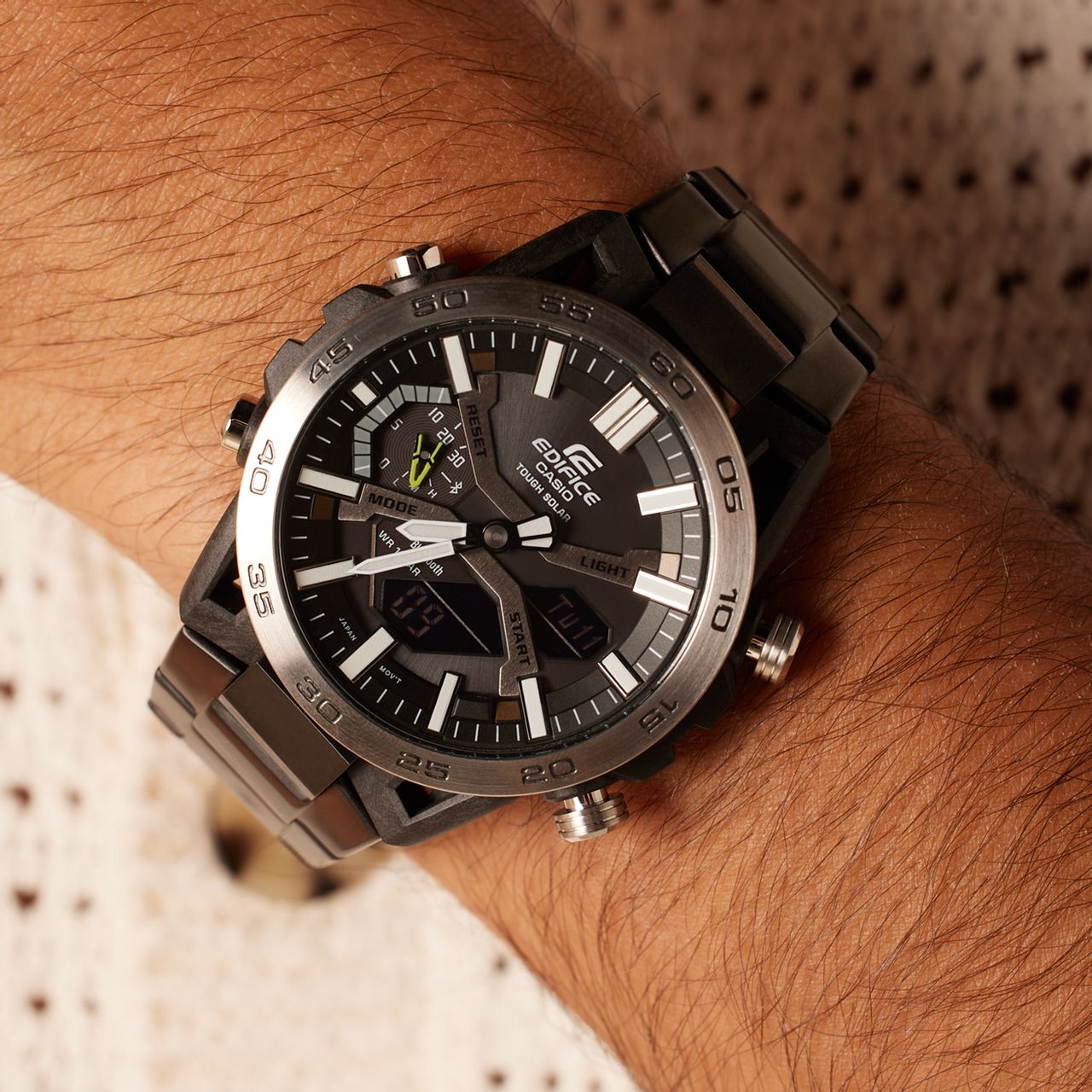 Edifice Uhr mit Armband aus Edelstahl, Schwarz, ECB-2000DD-1AEF