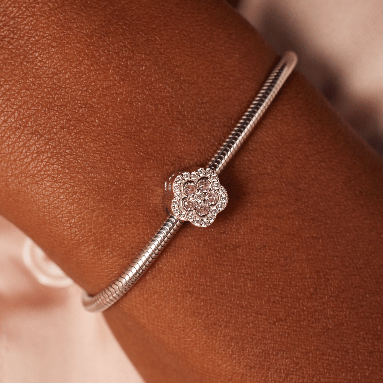 Anhänger aus 925er Silber, Blume mit weißen und rosa Zirkoniasteinen