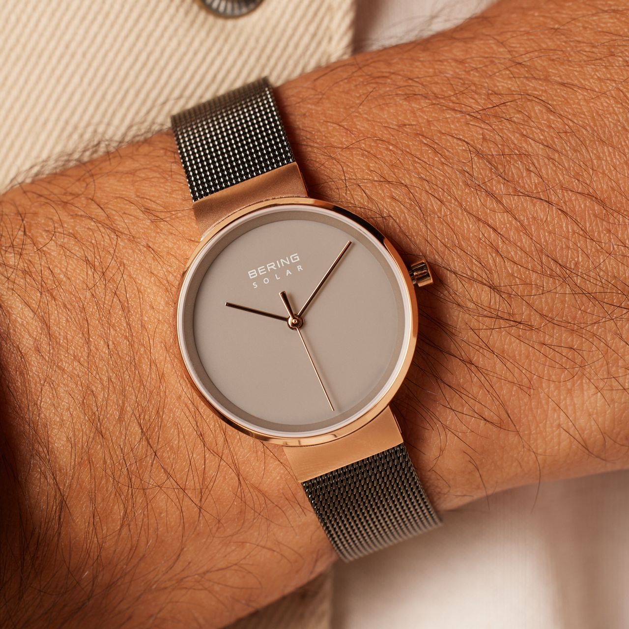 Bering Uhr mit Solarfunktion und Armband aus Mesh, Grau, 14331-369