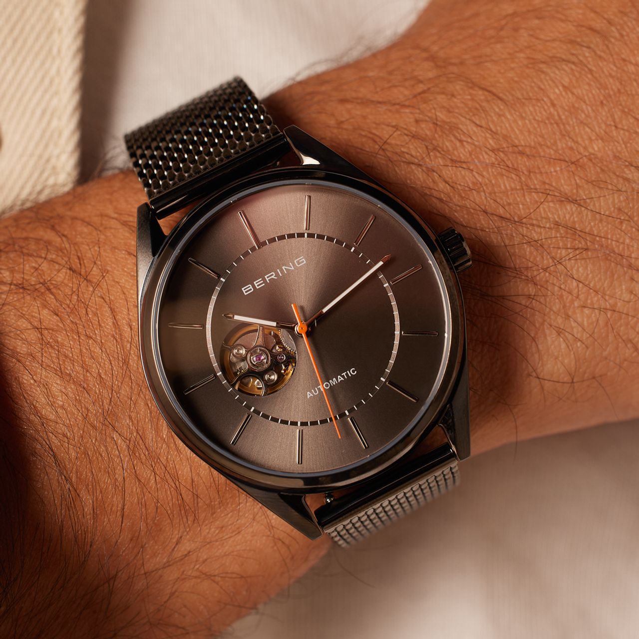 Bering Uhr mit Armband aus Mesh, Grau, 16743-377