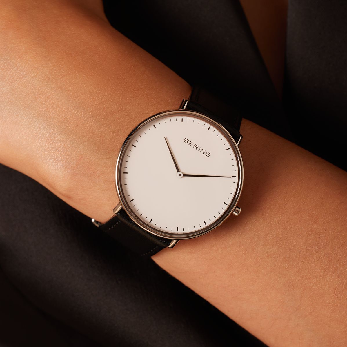 Bering horloge met leren band zwart 15739-404