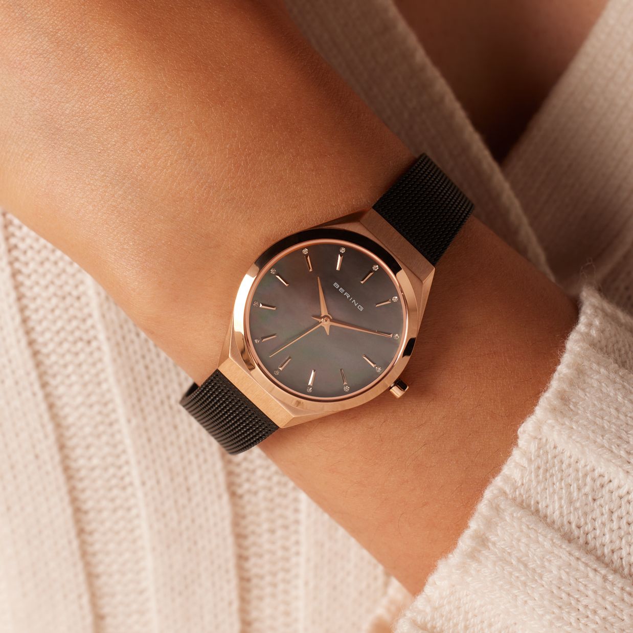 Bering horloge met mesh band zwart 18729-166