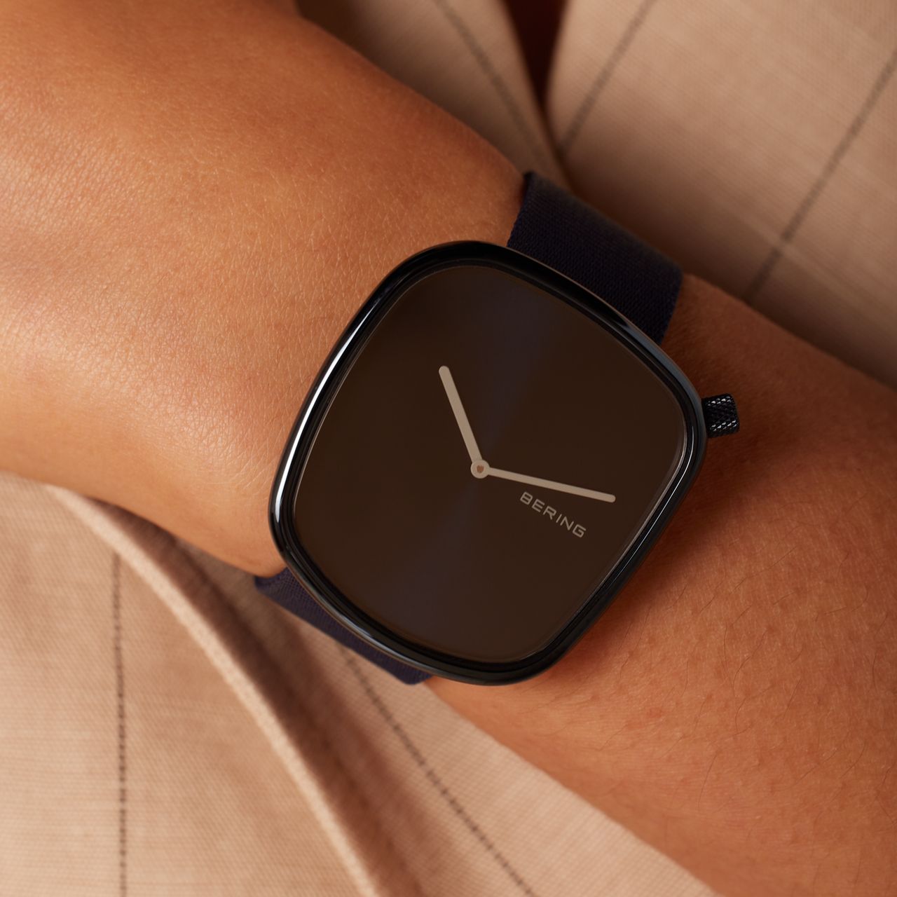 Bering horloge met stoffen band blauw 18040-397
