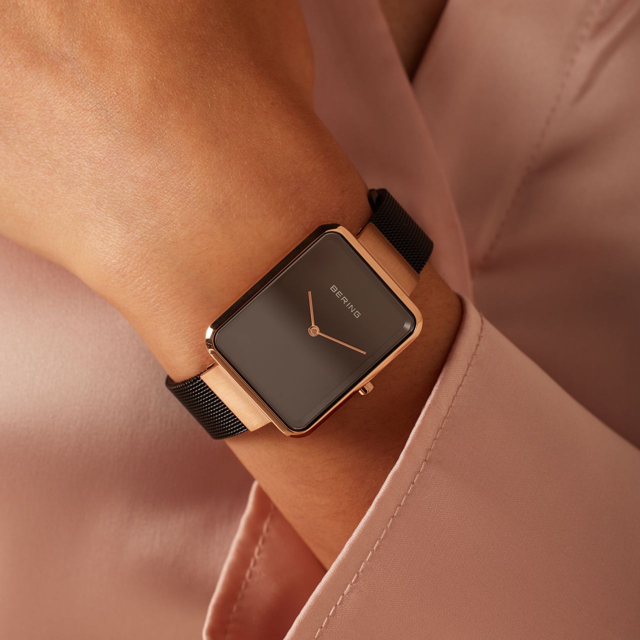 Bering Uhr mit Armband aus Mesh, Schwarz, 14528-166