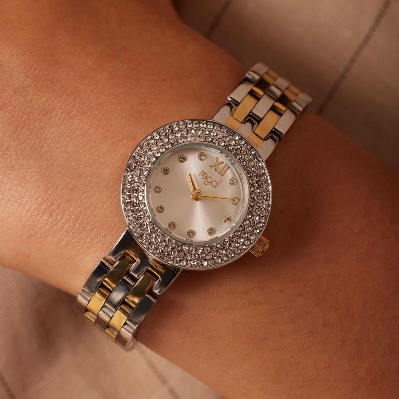 Regal Geschenkset Armbanduhr mit kostenloser Halskette, zweifarbig