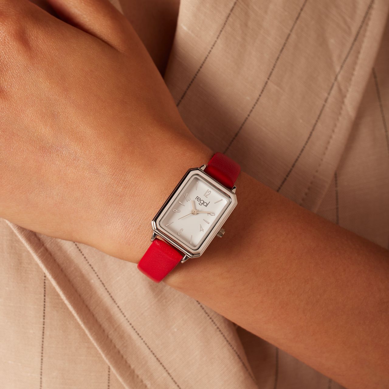 Regal dames horloge met rode band