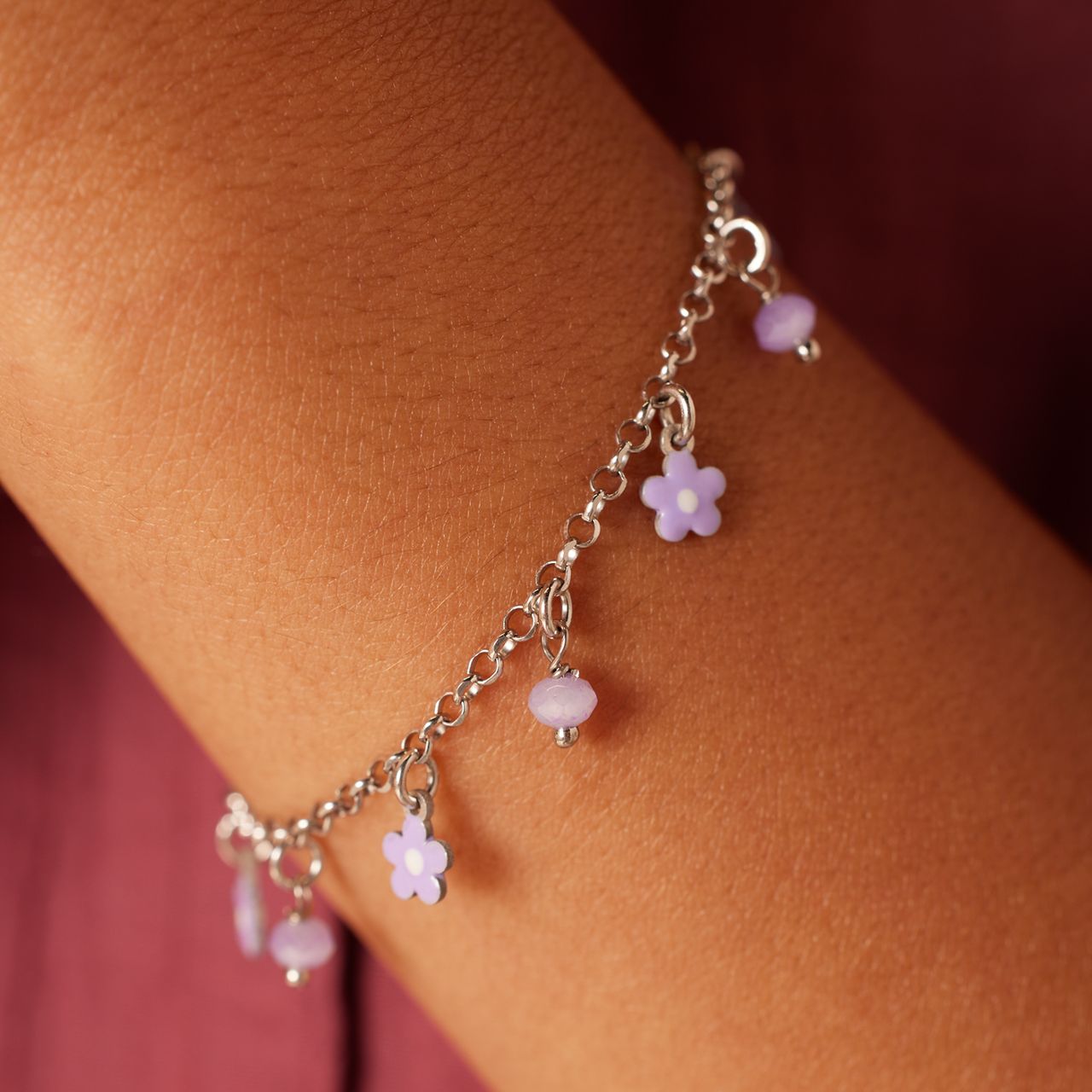 Zilveren bedelarmband met groene sterren