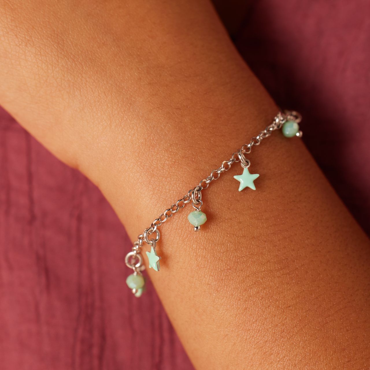 Bettelarmband aus 925er Silber mit lila Blumen