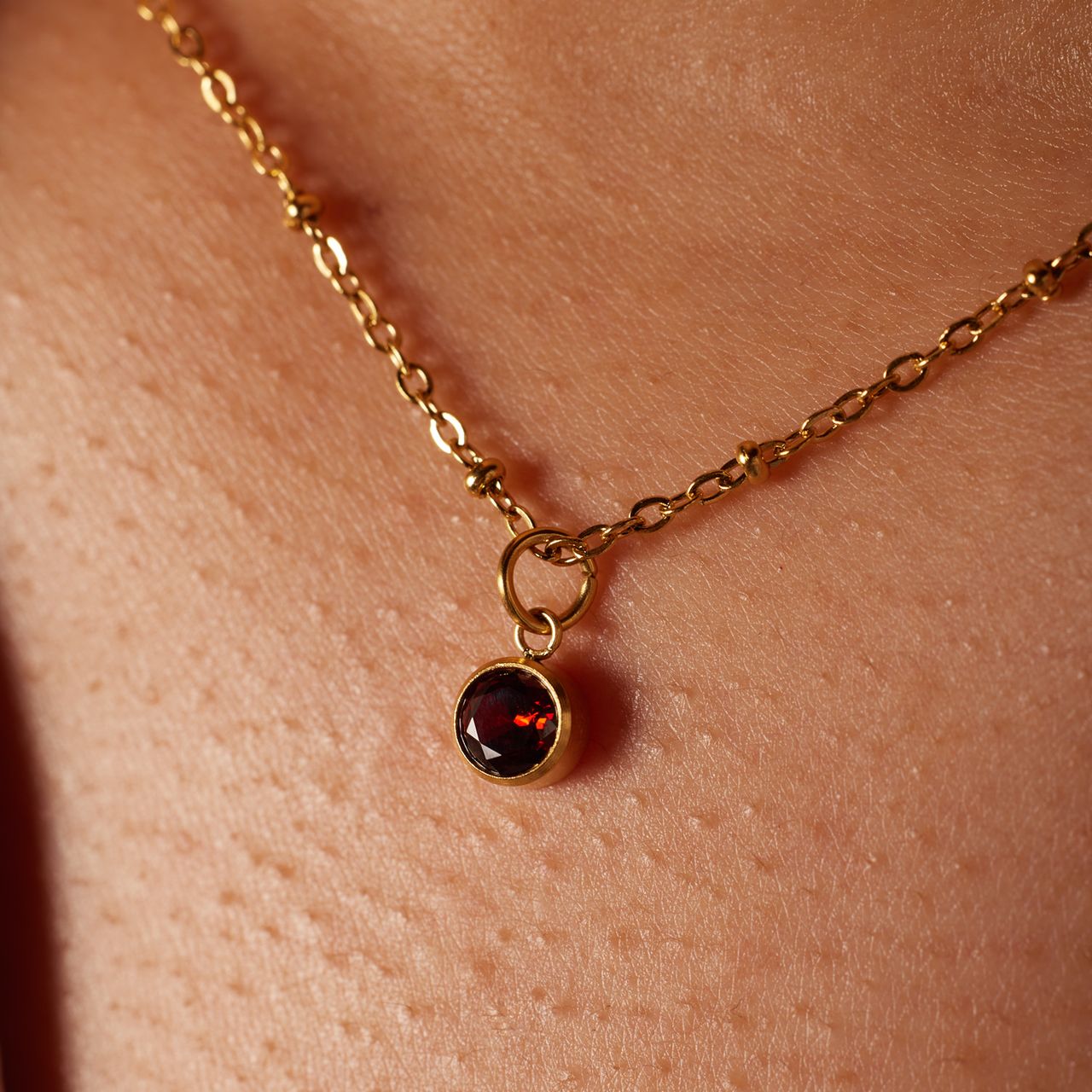 Stainless steel goldplated ketting met geboortesteen hanger Januari