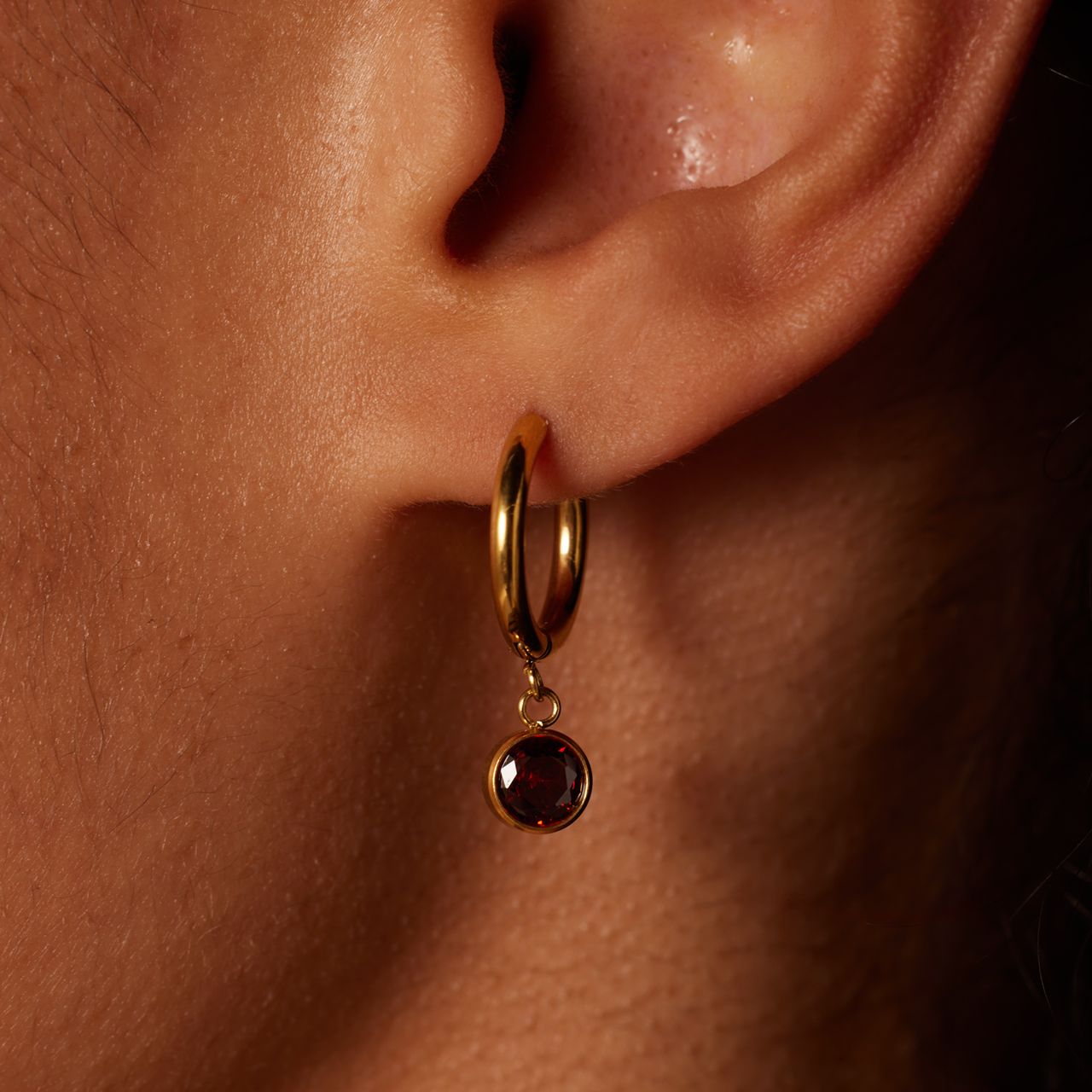 Stainless steel goldplated oorbellen geboortesteen januari