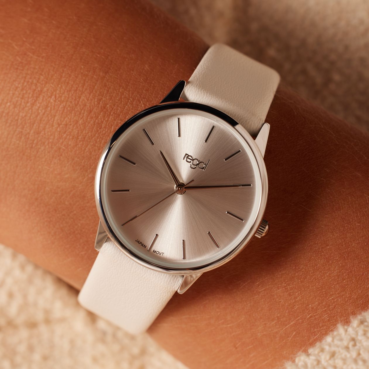 Regal dames horloge wit, parelmoer wijzerplaat