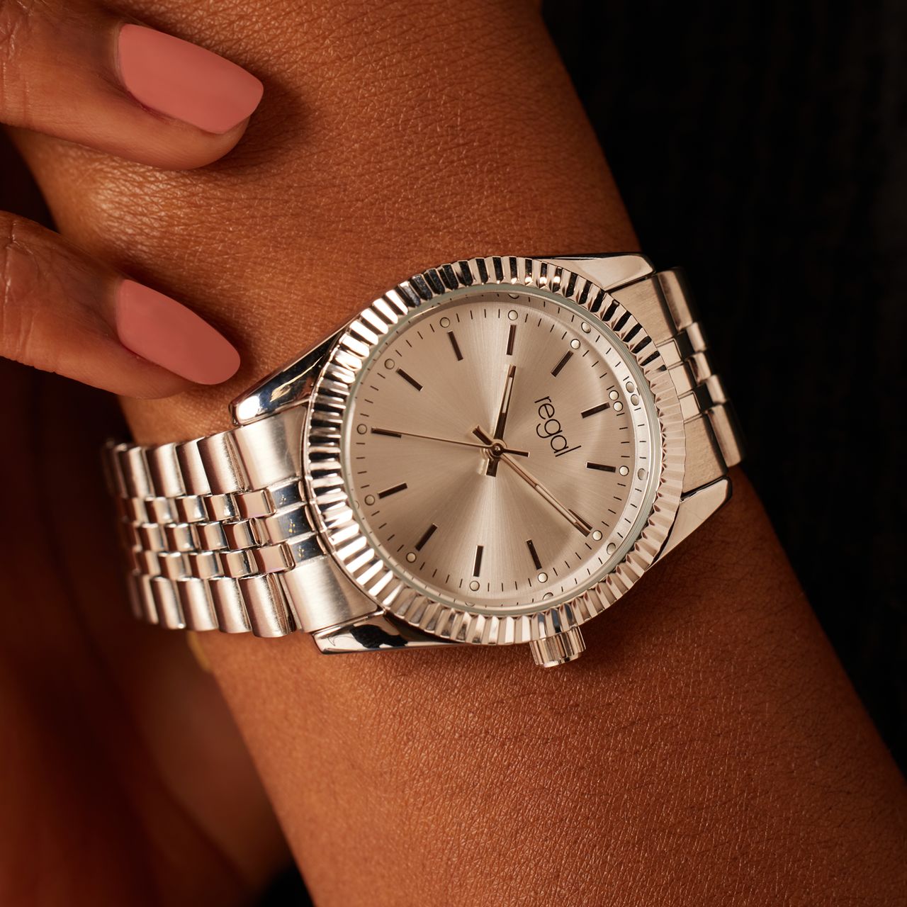 Regal dames horloge zilver met bewerking
