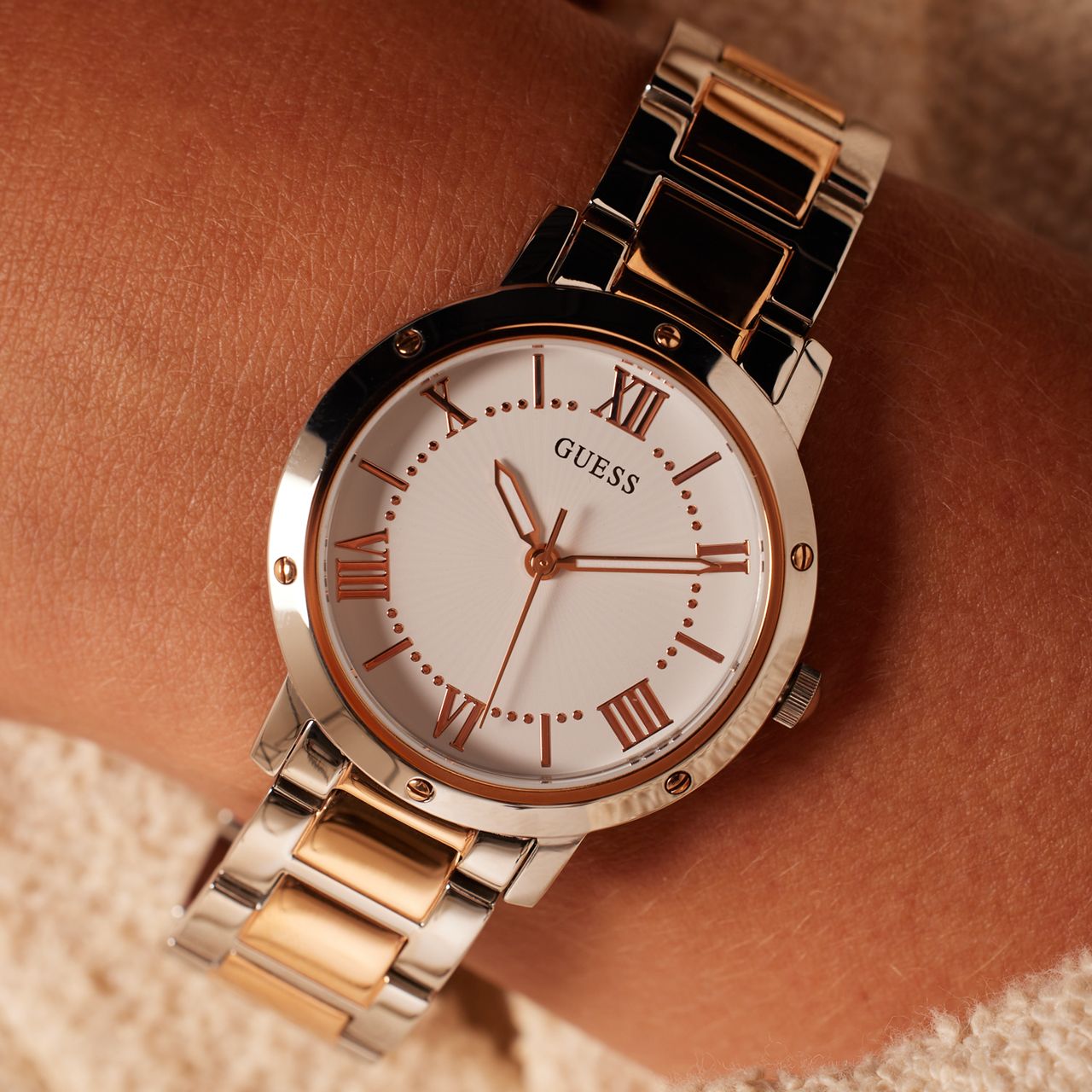 Guess Armbanduhr für Damen aus Edelstahl, zweifarbig, DAWN, GW0404L3