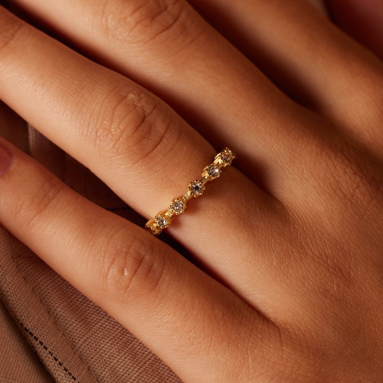 Stainless steel goldplated vintage ring met wit zirkonia