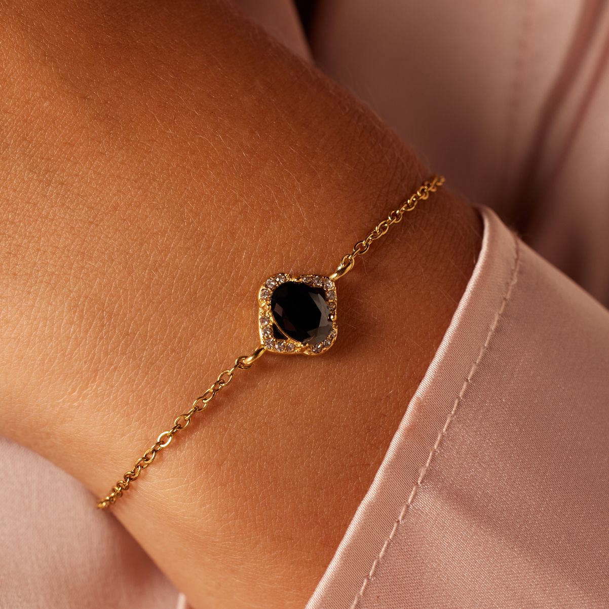 Stainless steel goldplated vintage armband met zwart zirkonia