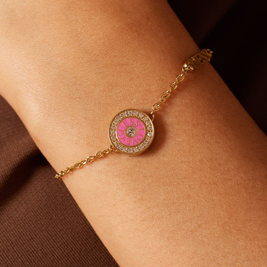 Guess stainless steel goldplated armband LOVE GUESS roze