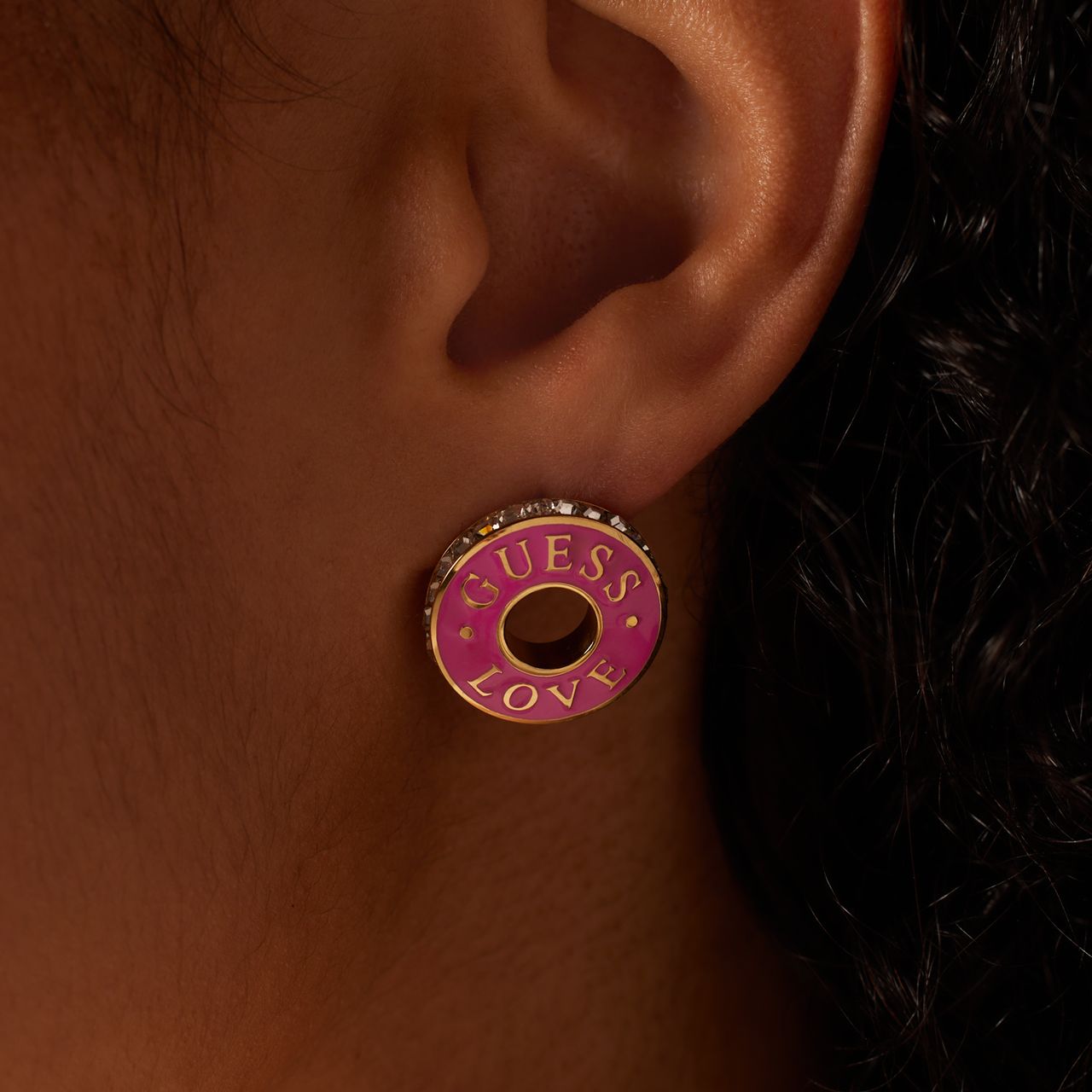 Guess stalen goldplated oorknoppen voor dames