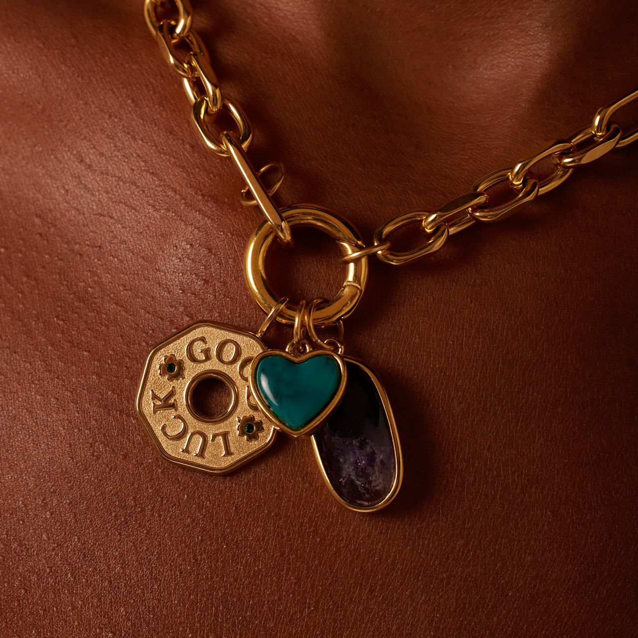Charm aus Edelstahl, vergoldet, „Good Luck“