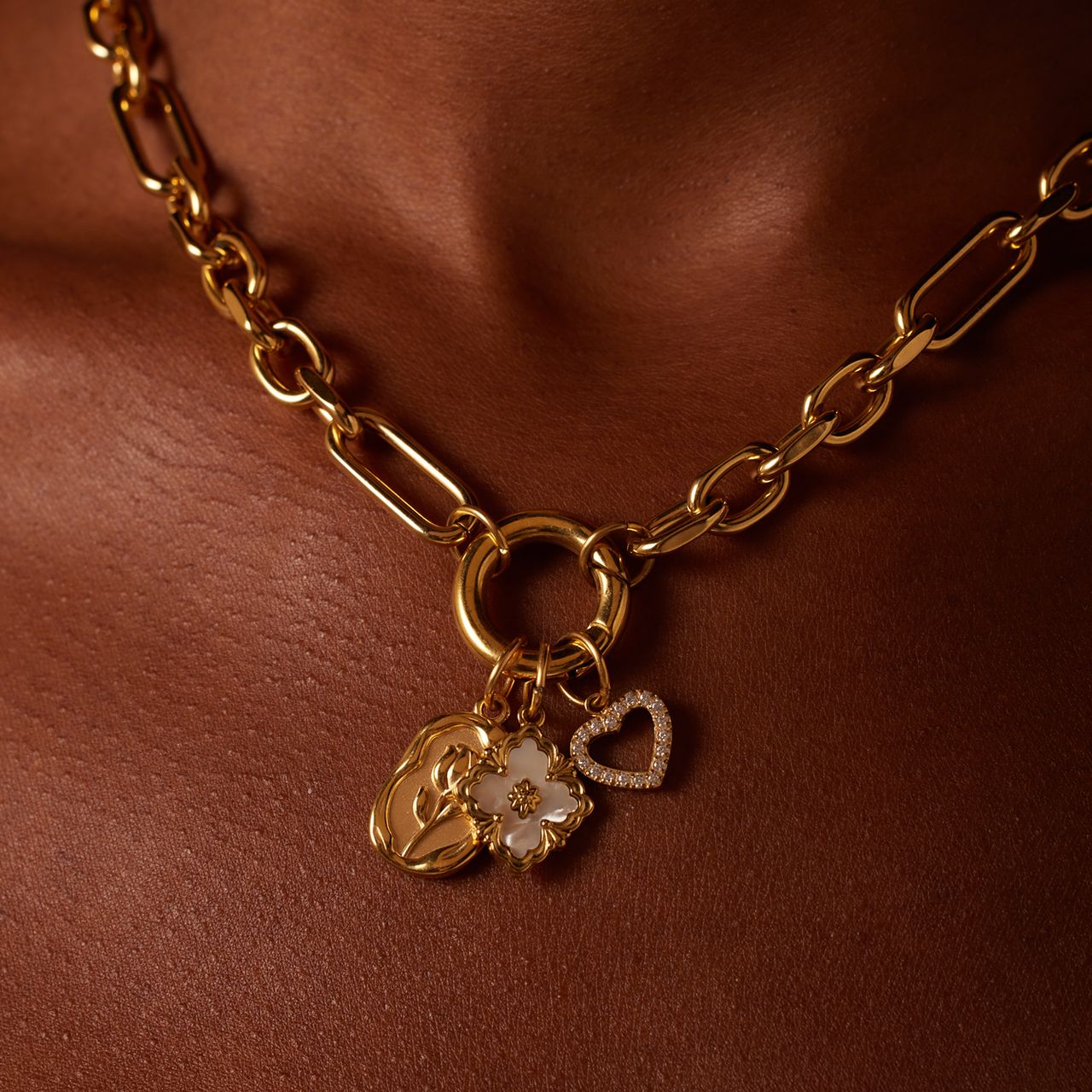 Stainless steel goldplated hanger bloem voor dames