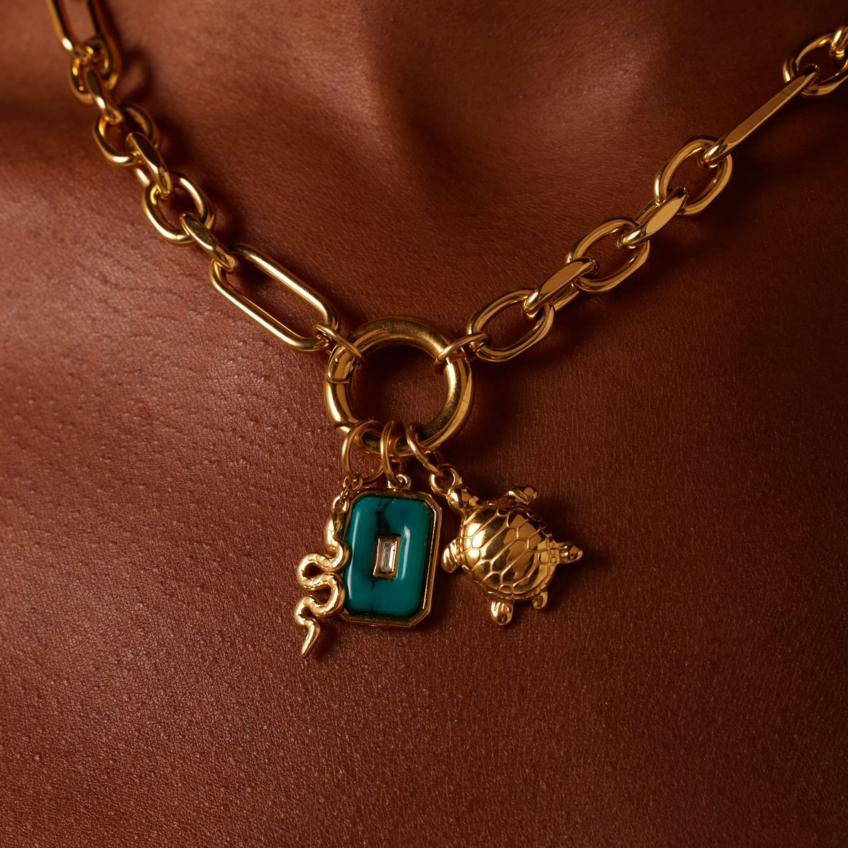 Charm aus Edelstahl, vergoldet, Rechteck, grün