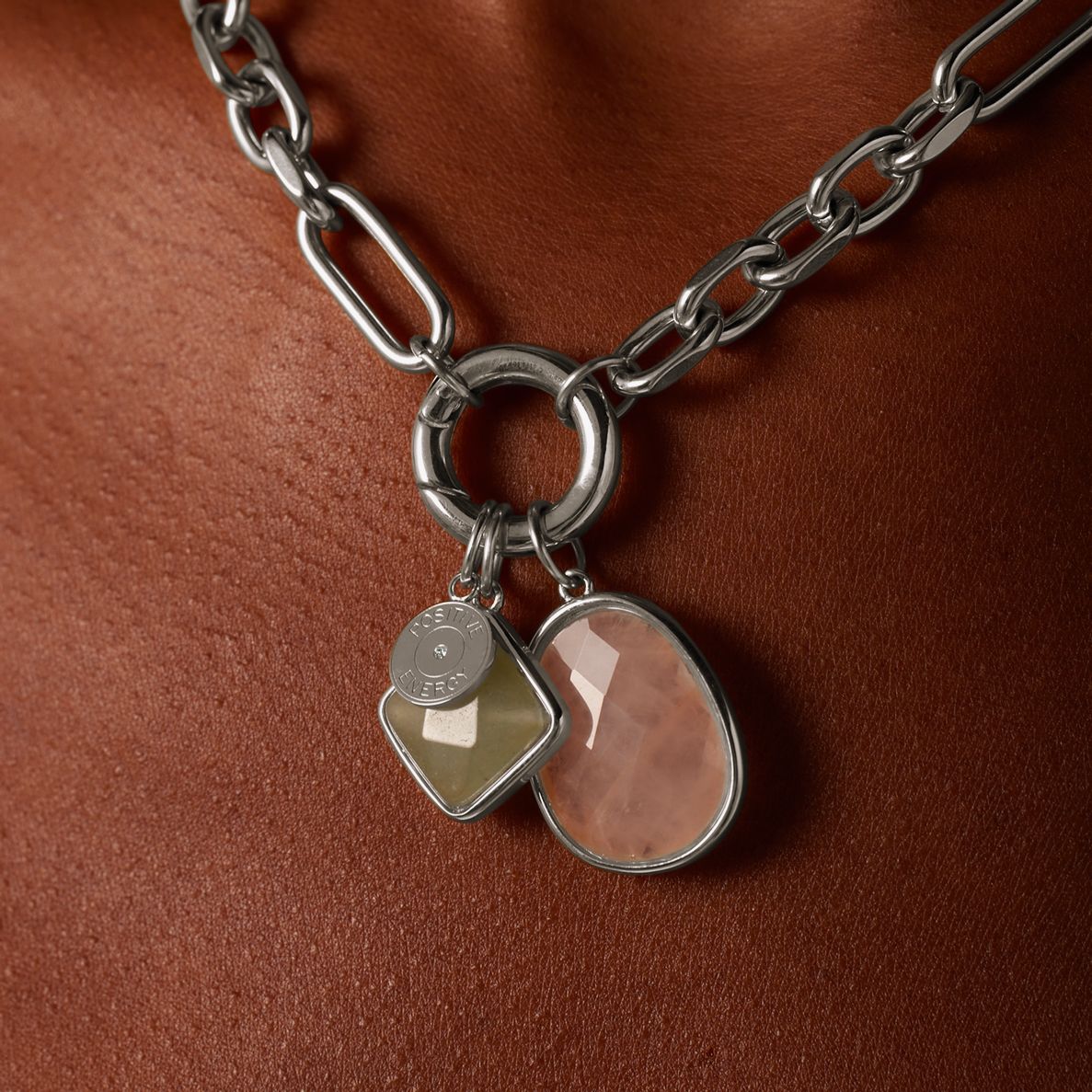 Charm aus Edelstahl mit Rosenquarz