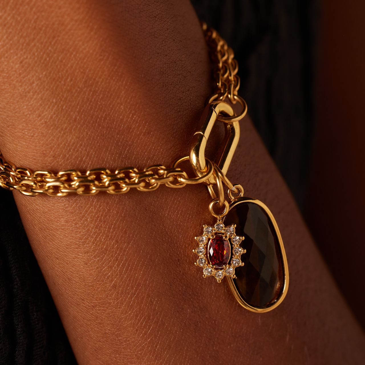 Stainless steel goldplated hanger met tijgeroog voor dames