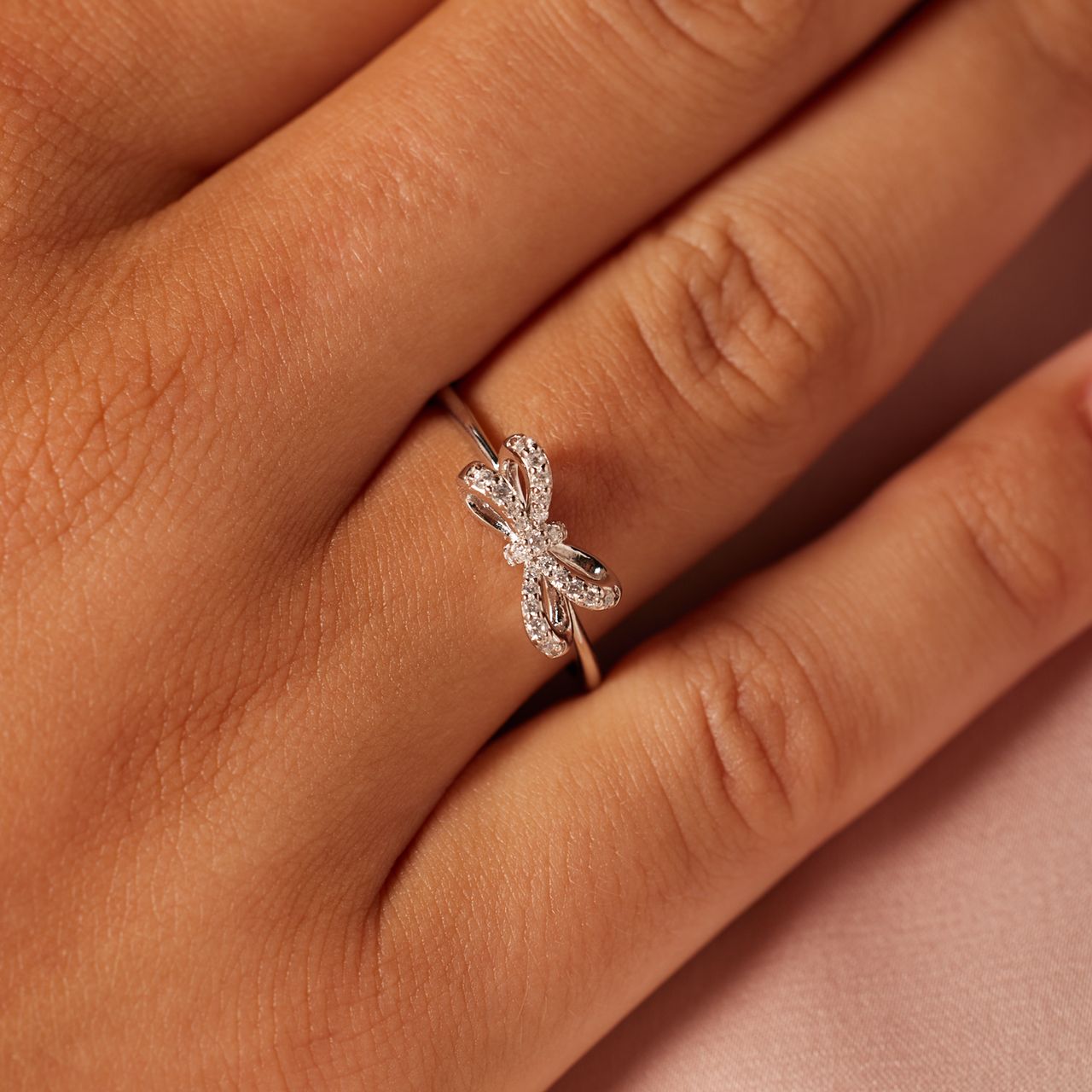 Ring aus 925er Silber, Schleife, Zirkonia
