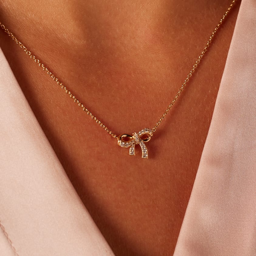 Zilveren goldplated ketting met hanger strik met zirkonia voor dames