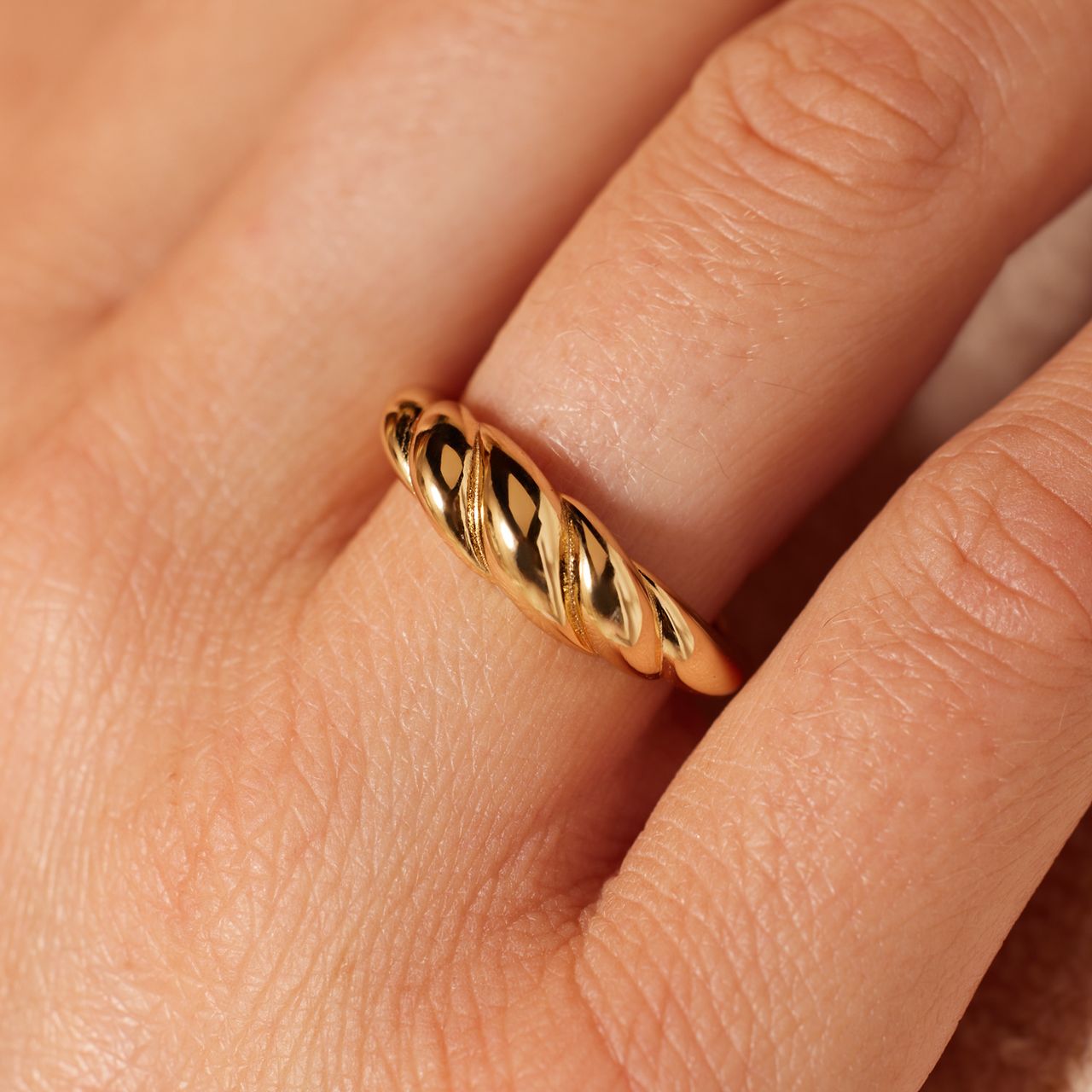 Zilveren goldplated ring croissant