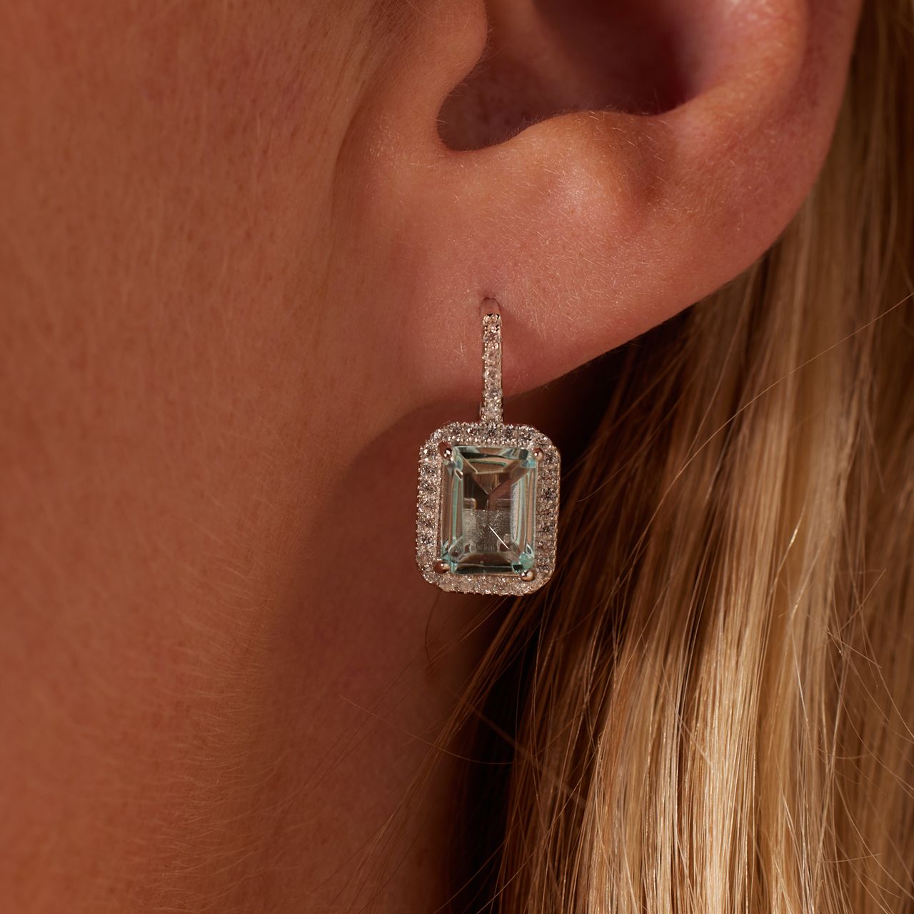 Zilveren oorhanger vierkant zirkonia blauw