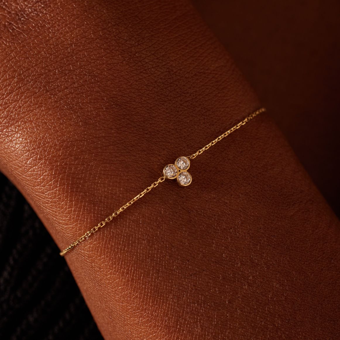 14 karaat gouden armband 3 zirkonia steentjes