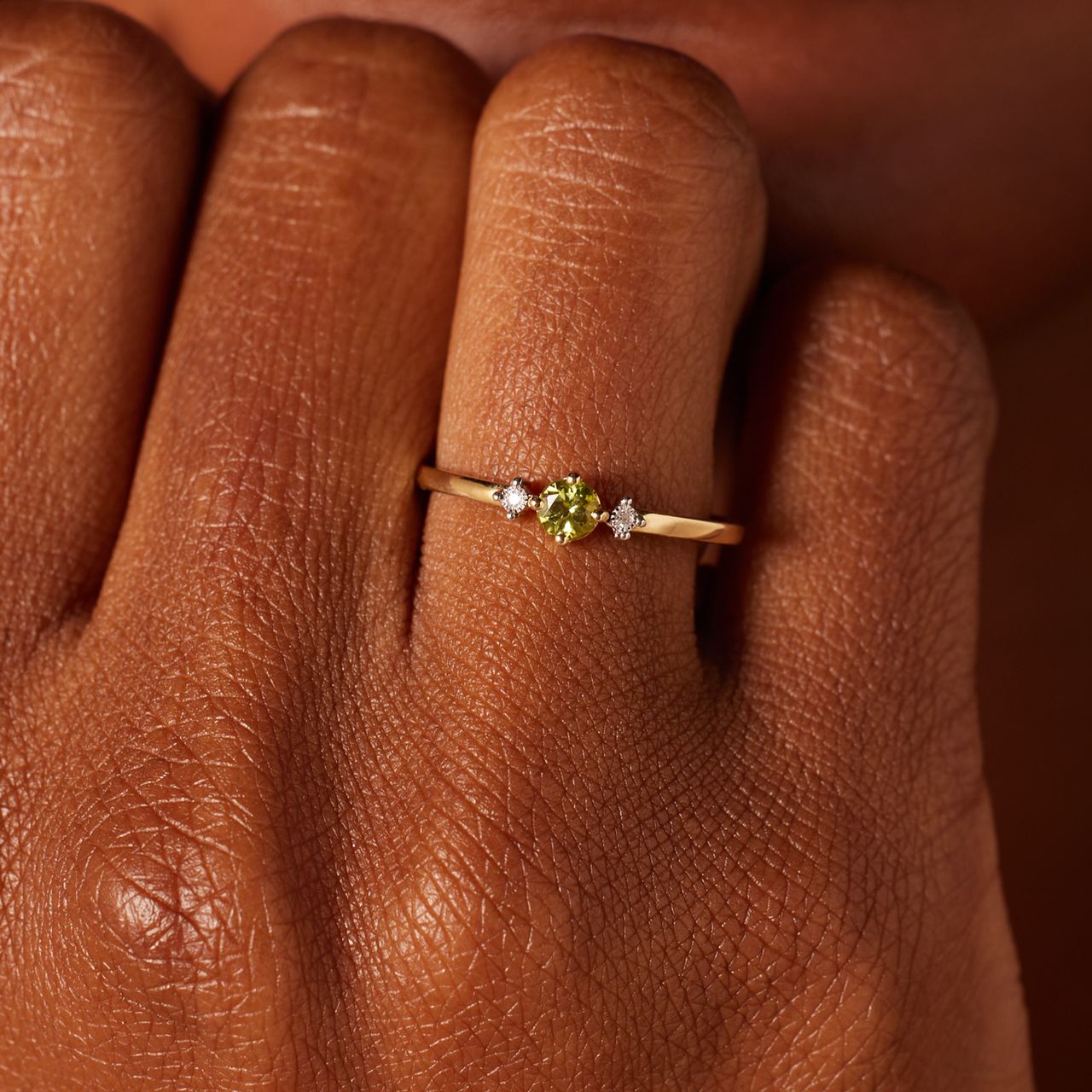 14 Karaat gouden ring met peridot en diamant 0,19ct