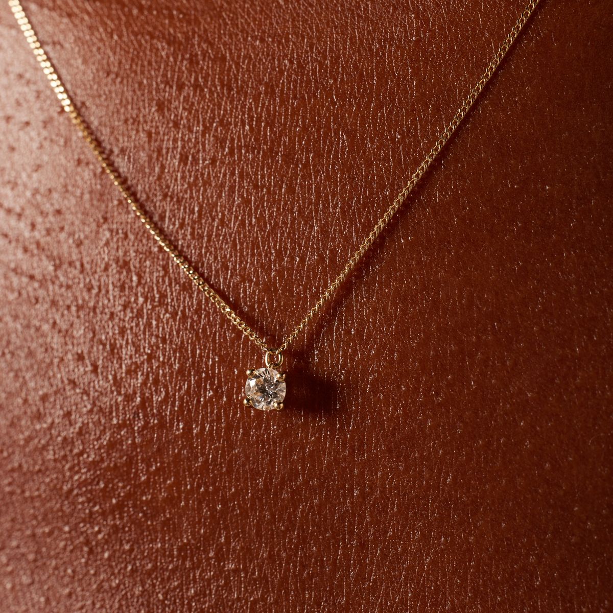 Halskette aus 585er Gold mit laborgezüchtetem Diamanten (0,20 ct)