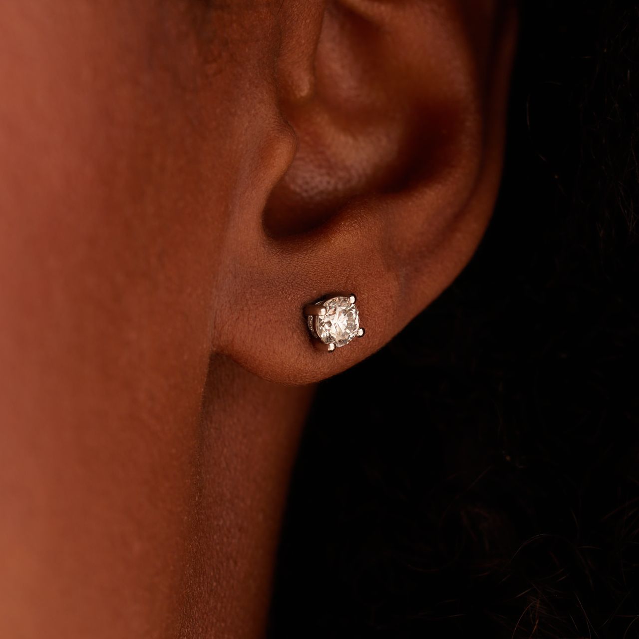 14 karaat witgouden solitair oorbellen met diamant 1ct. 
